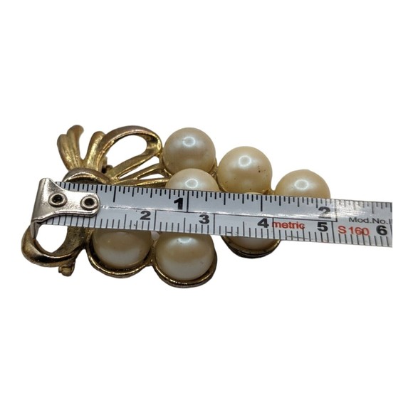 Vintage Gold Tone Faux Pearl Cluster Brooch Pin 2" Bunch of Grapes Bow - Picture 6 of 7